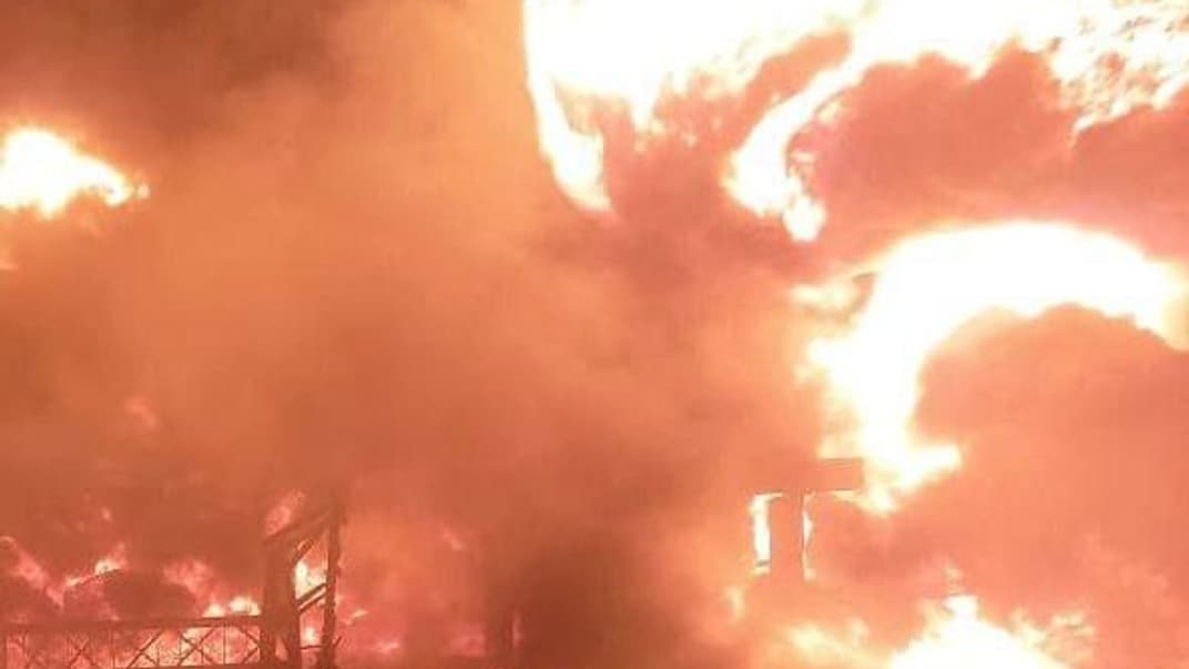 Пожар на промышленном объекте в Кременчугском районе Полтавской области после российской атаки, вечер 27 января 2024 года