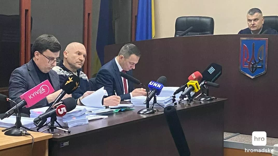 Бізнесмен Ігор Мазепа (посередині) в залі Печерського суду Києва, 19 січня 2024 року