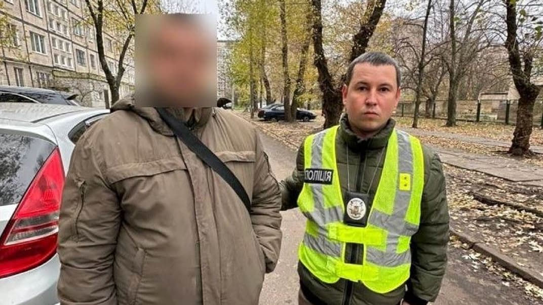В Киеве задержали мужчину, который угрожал женщине с ребенком из-за украинского языка