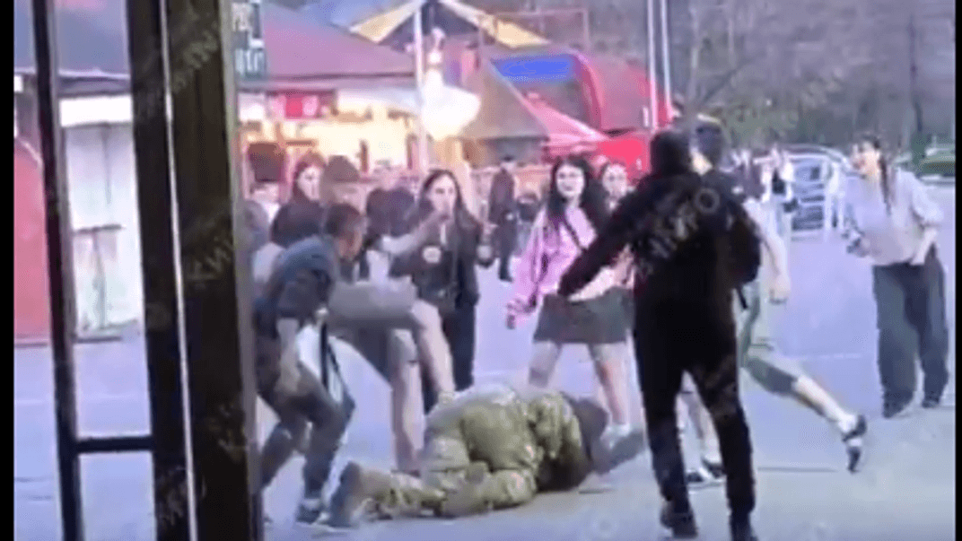 У Києві підлітки побили військовослужбовця