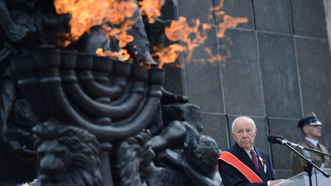  Сімха Ратайзер-Ротем виступає на офіційній церемонії, присвяченій 70-річчю повстання у Варшавському гетто, 19 квітня 2013 року, пам'ятник героям Варшавського гетто в столиці Польщі