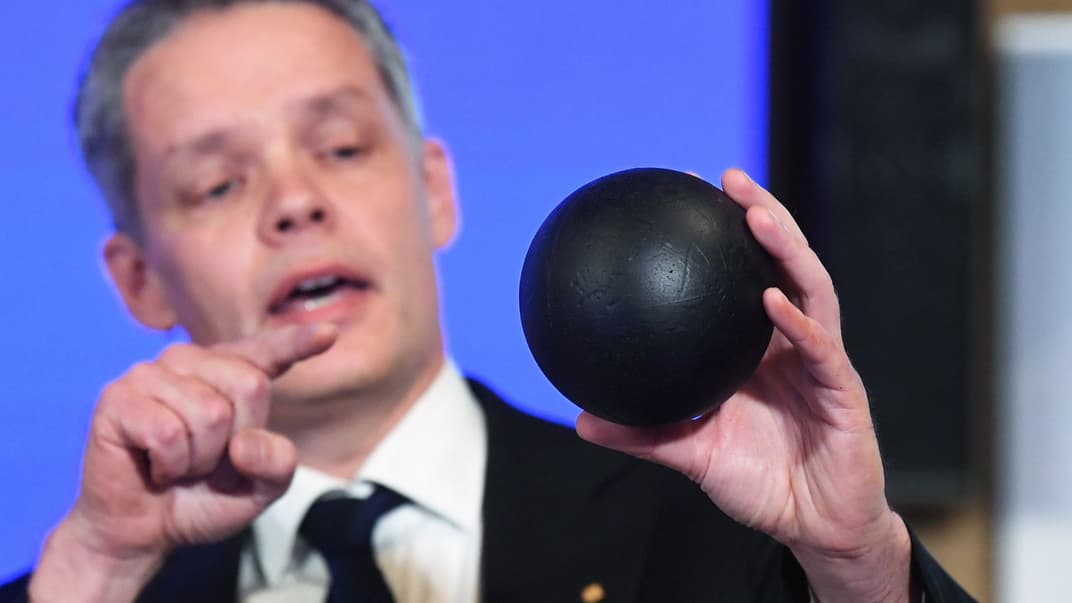 Ульф Даніельссон, член Королівської шведської академії наук, виступає під час оголошення лауреатів Нобелівської премії з фізики 2020 року на прес-конференції в Королівській шведській академії наук у Стокгольмі, Швеція, 6 жовтня 2020 року.