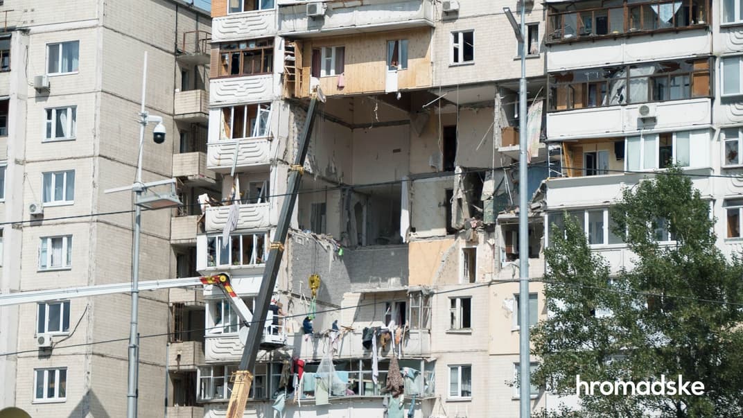 Будинок на Позняках у Києві, де 21 червня стався вибух, 22 червня 2020