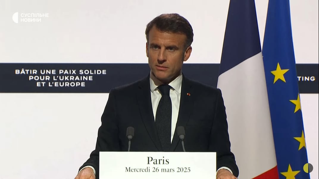 Президент Франції Емманюель Макрон під час зустрічі з президентом України Володимиром Зеленським у Парижі 26 березня 2025 року