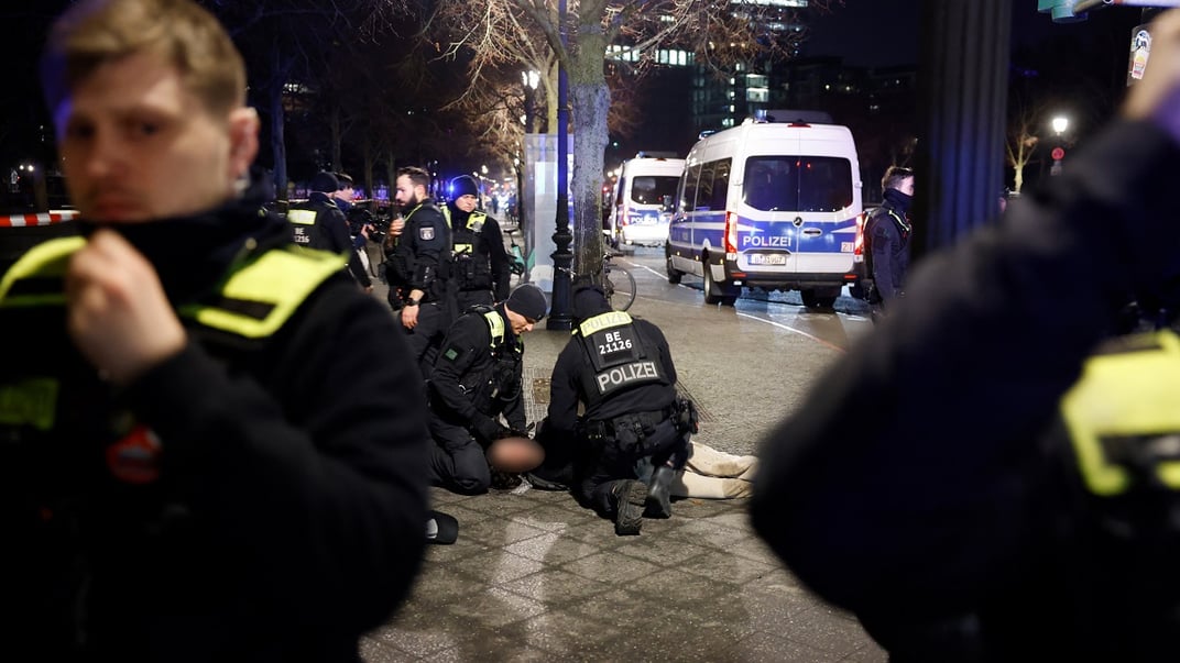 Поліція затримує підозрюваного в Берліні біля Меморіалу вбитим євреям Європи, 21 лютого 2025 року