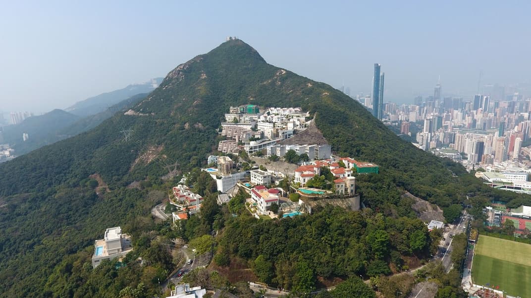 Маунт-Николсон, один из самых дорогих жилых комплексов в Гонконге