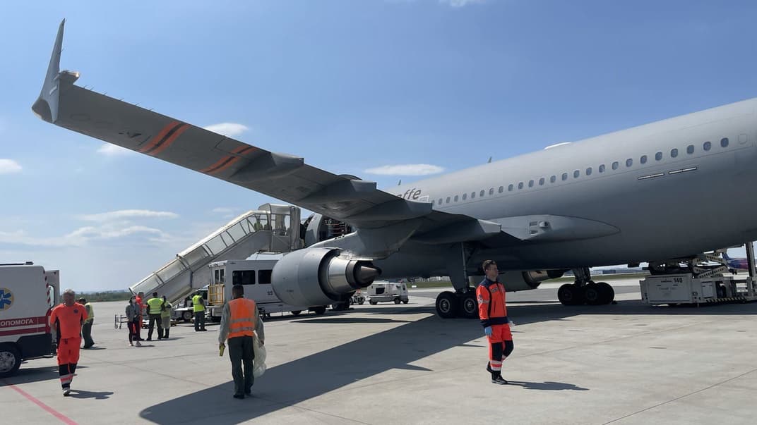 30 тяжкопоранених українців евакуювали за допомогою «летючого шпиталю» до Німеччини