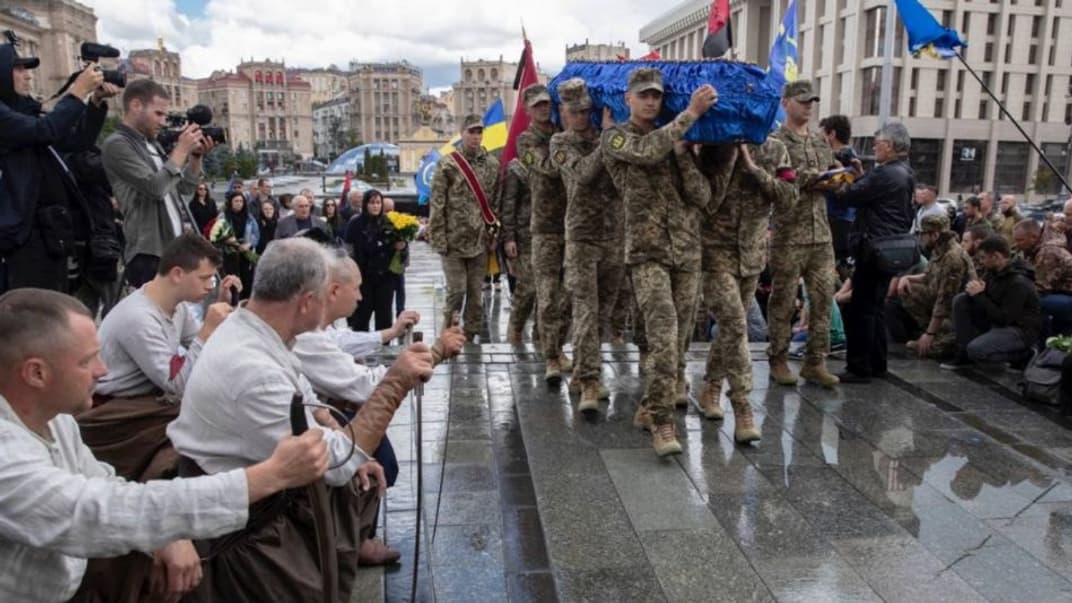 Церемонія прощання з командиром 49-го окремого стрілецького батальйону Збройних сил «Карпатська Січ» Олегом Куциним на Майдані в Києві, 22 червня 2022 року