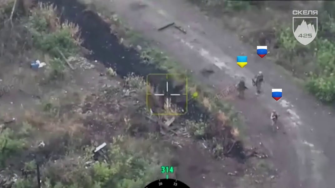 Двоє окупантів зустріли українського бійця та сприйняли його за «свого»