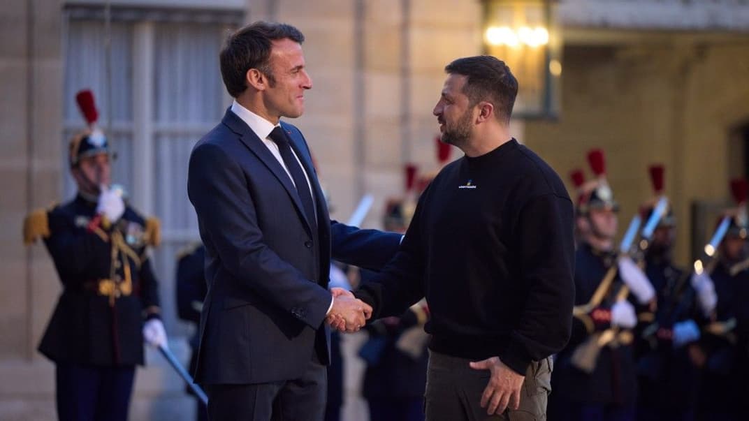 Президент Владимир Зеленский во время визита во Францию встретился с президентом Эмманюэлем Макроном