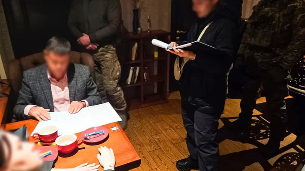 Вручение подозрения одному из фигурантов