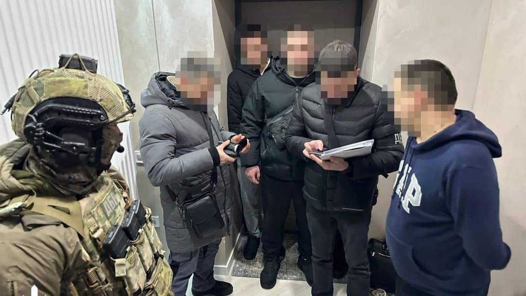 ГБР сообщило подозрение членам преступной организации под руководством львовского бизнесмена