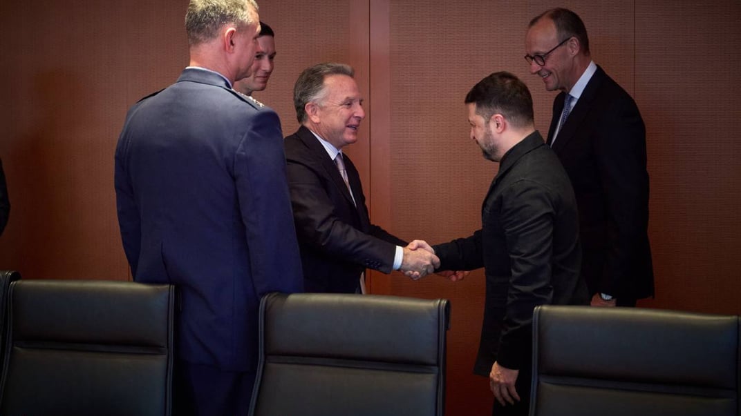 Президент України Володимир Зеленський та спецпредставник президента США Стів Віткофф під час зустрічі у Берліні, 14 грудня 2025 року Президент України Володимир Зеленський та спецпредставник президента США Стів Віткофф під час зустрічі у Берліні, 14 грудня 2025 року