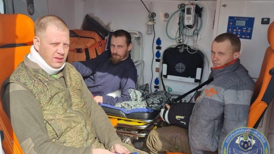 Тяжкопоранені окупанти, яких Україна передала росії