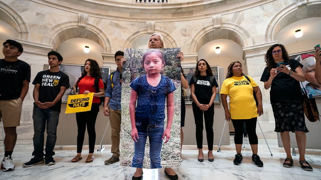 Протестувальники влаштували акцію в будівлі Сенату у Вашингтоні після того, як стало відомо про нелюдські умови утримання дітей мігрантів у США, 25 червня 2019 року