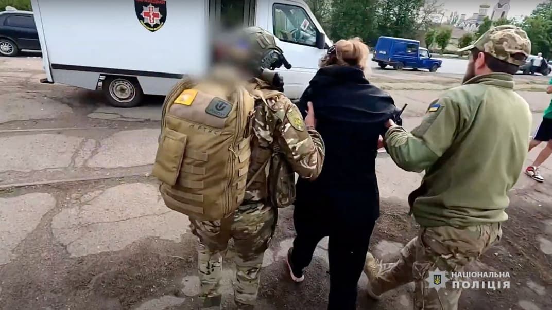 россия атаковала Константиновку: в эпицентре взрыва оказался автомобиль с людьми