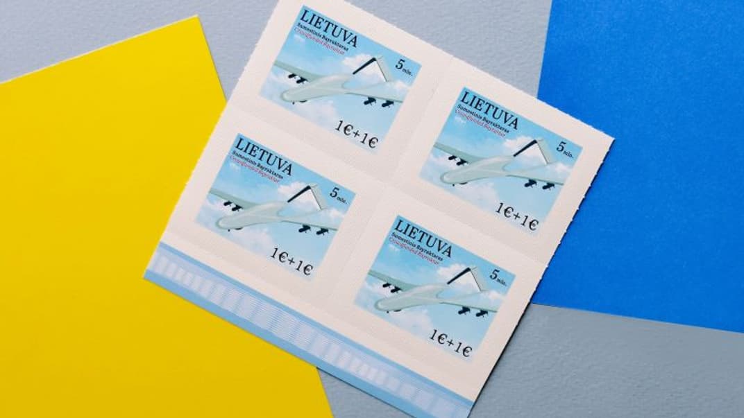 В Литве начали продавать почтовую марку с подаренным Украине «Байрактаром»