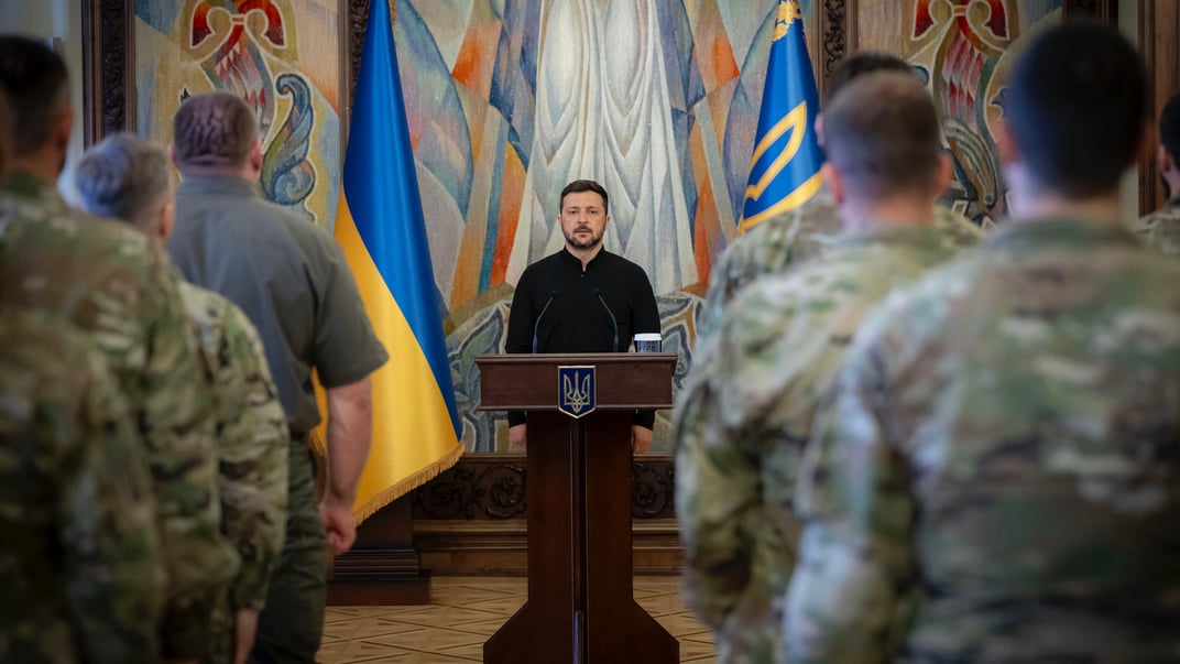 Зеленський під час нагородження воїнів СБУ Зеленський під час нагородження воїнів СБУ