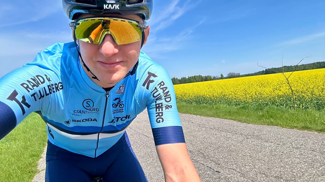 Кристо Энн Вага в велопоездке, чтобы собрать деньги на ВСУ