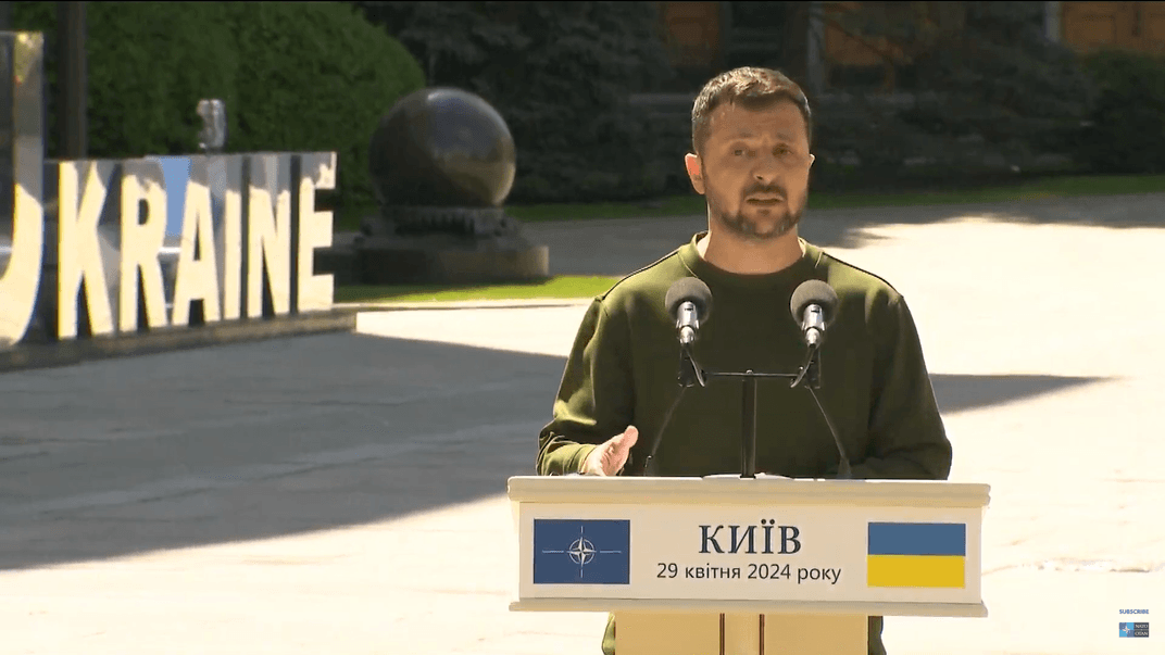 Президент України Володимир Зеленський на прес-конференції з генсеком НАТО Єнсом Столтенбергом 29 квітня