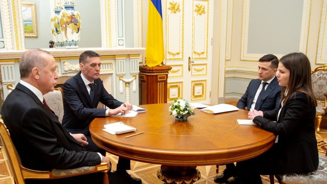 Президент Туреччини Реджеп Таїп Ердоган (крайній зліва) та президент Володимир Зеленський (другий праворуч під час зустрічі в Києві, 3 лютого 2020 року