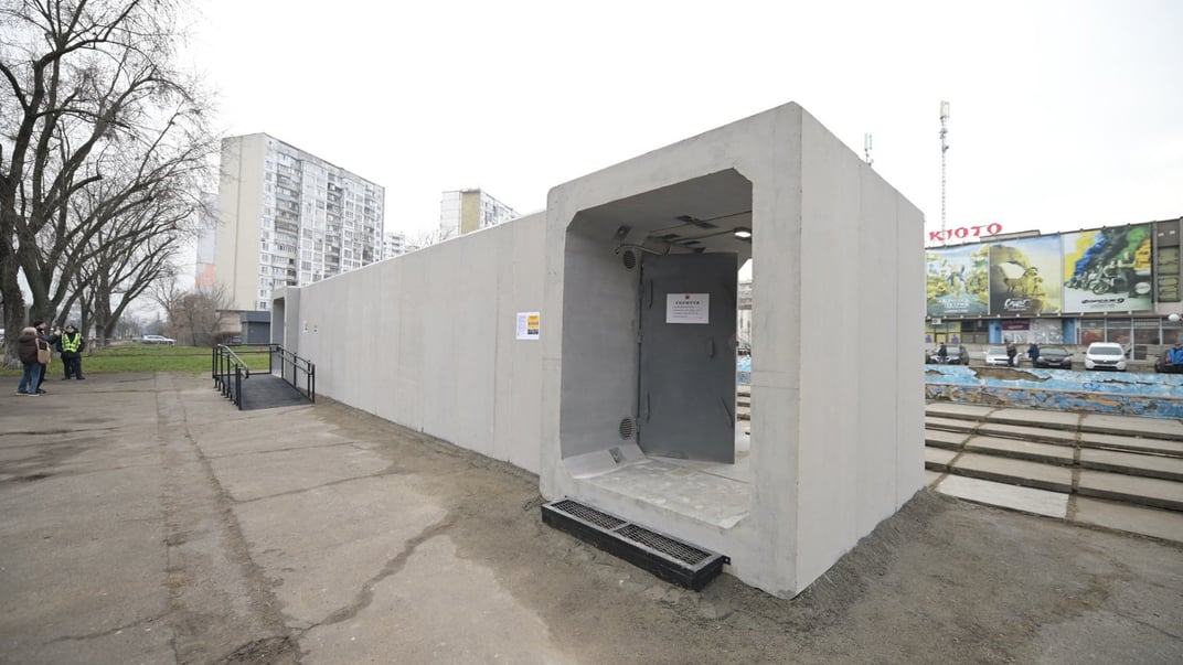 Мобільне укриття в Деснянському районі Києва