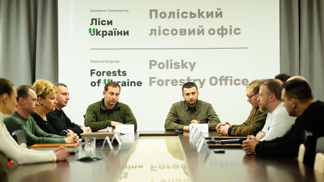 Гендиректор госпредприятия «Леса Украины» Юрий Болоховец (справа)