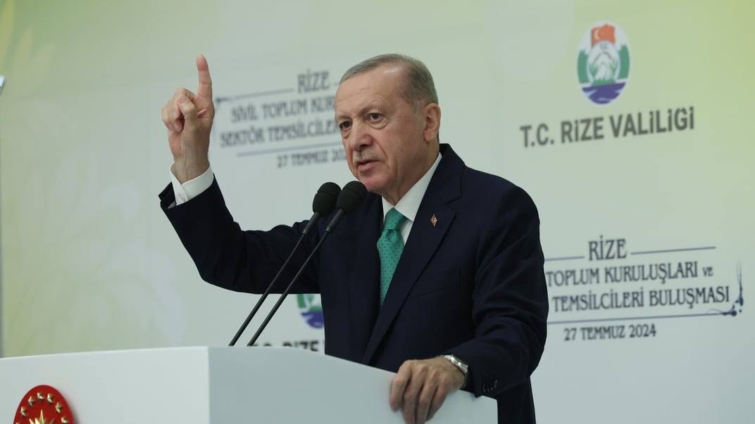 Президент Туреччини Реджеп Таїп Ердоган під час зустрічі з представниками волонтерських організацій, 27 липня 2024 року