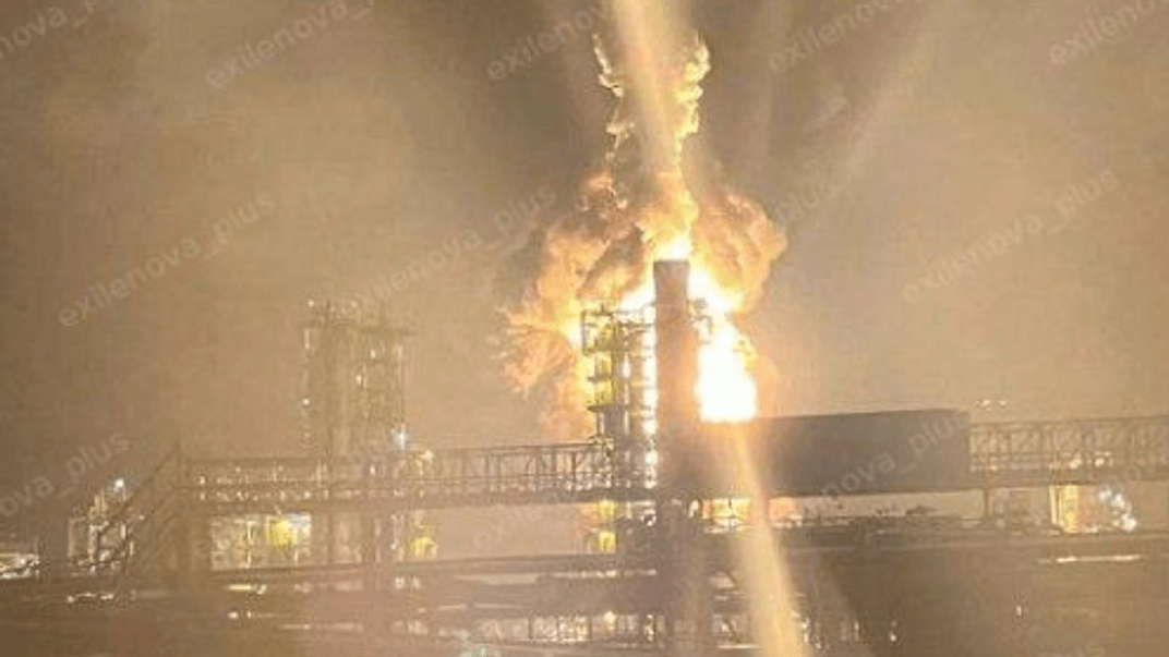 Пожар на Киришском НПЗ после атаки дронов