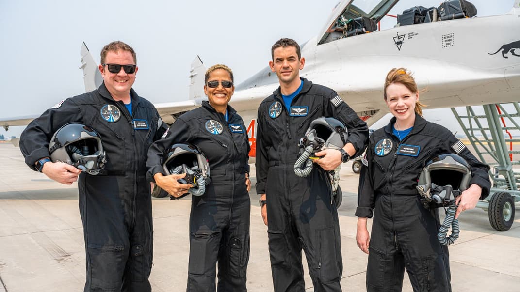 Члены первого гражданского экипажа SpaceX