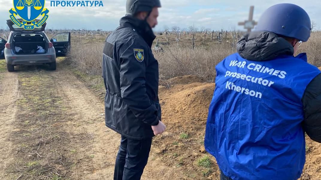 Правоохранители эксгумировали в Херсонской области двух мужчин с признаками пыток