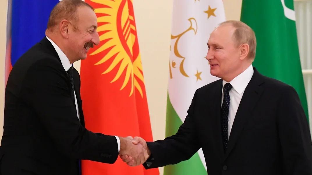 Иллюстративное фото. Глава рф владимир путин встречается с лидером Азербайджана Ильхамом Алиевым на саммите лидеров СНГ, декабрь 2021 года