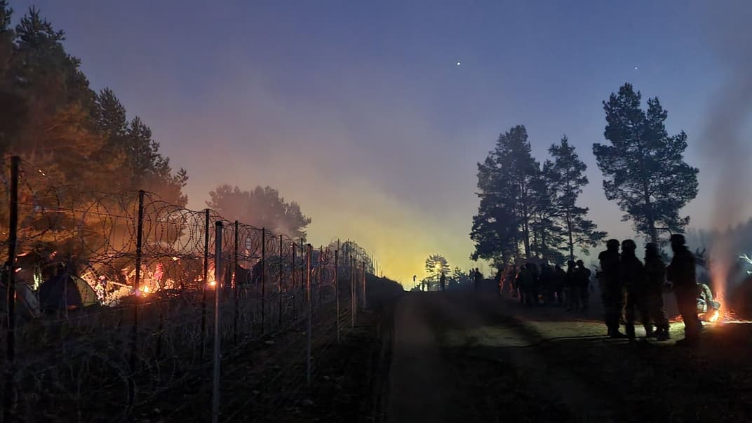 Польские правоохранители после возобновления забора на границе