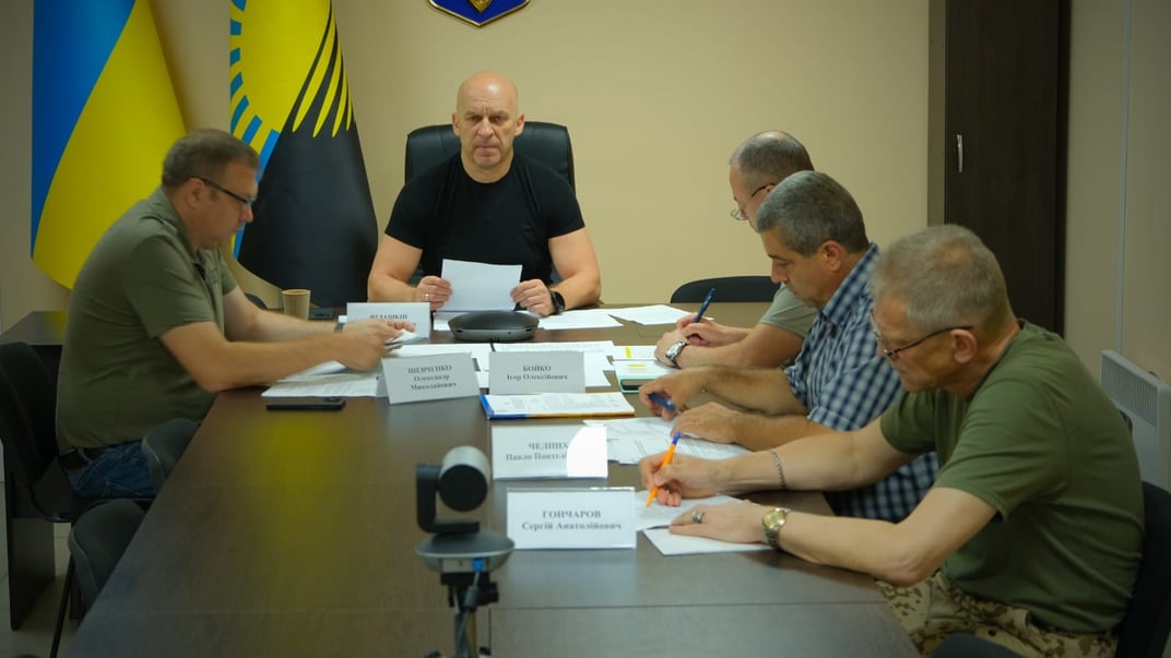 Глава Донецкой ОВА Вадим Филашкин (по центру) проводит заседание региональной комиссии по вопросам техногенно-экологической безопасности и чрезвычайных ситуаций, 4 августа 2024 года