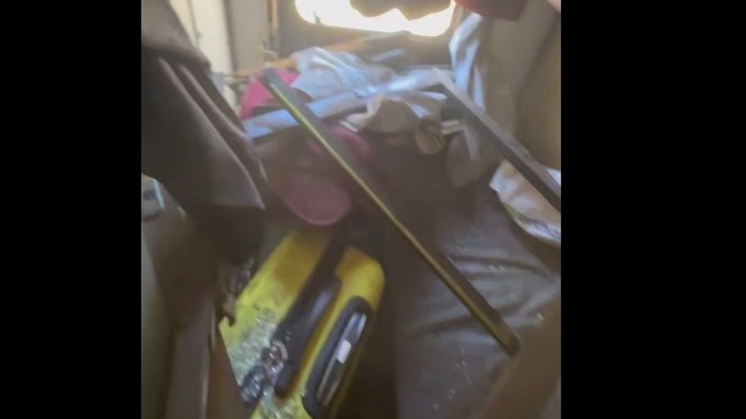 У соцмережах поширилися кадри пошкоджених пасажирських вагонів