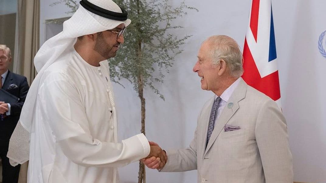 Президент ОАЭ Мухаммад бин Заид Аль Нагаян и король Великобритании Чарльз III на открытии COP28, 30 ноября 2023 года