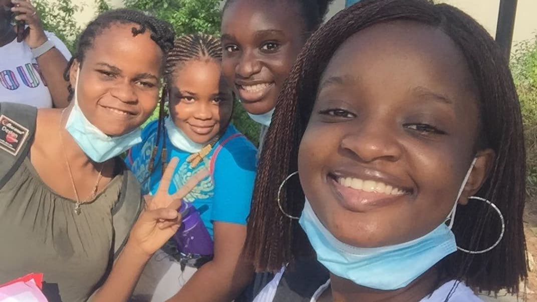 Виктори Инка-Баньо (на переднем плане)