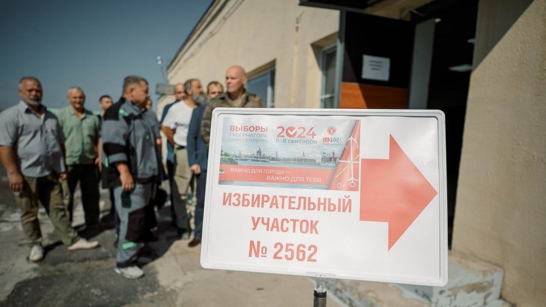 Одна з виборчих дільниць, яку окупанти відкрили у Маріуполі для петербуржців