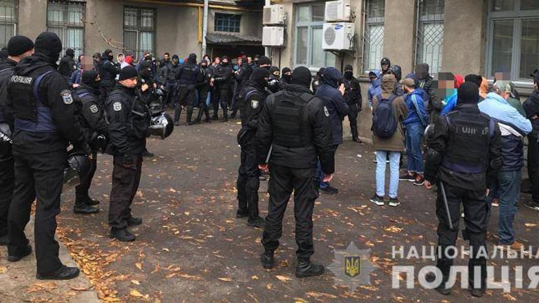 Правоохоронці затримали групу молодиків у центрі Києва