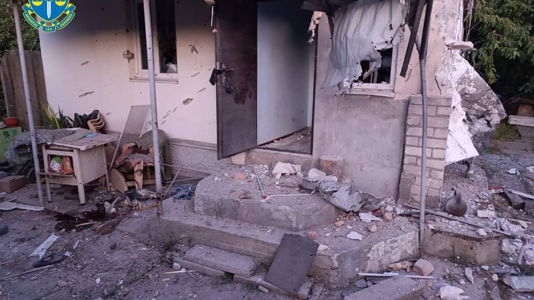 Последствия обстрела оккупантами села Золотая Балка Херсонской области