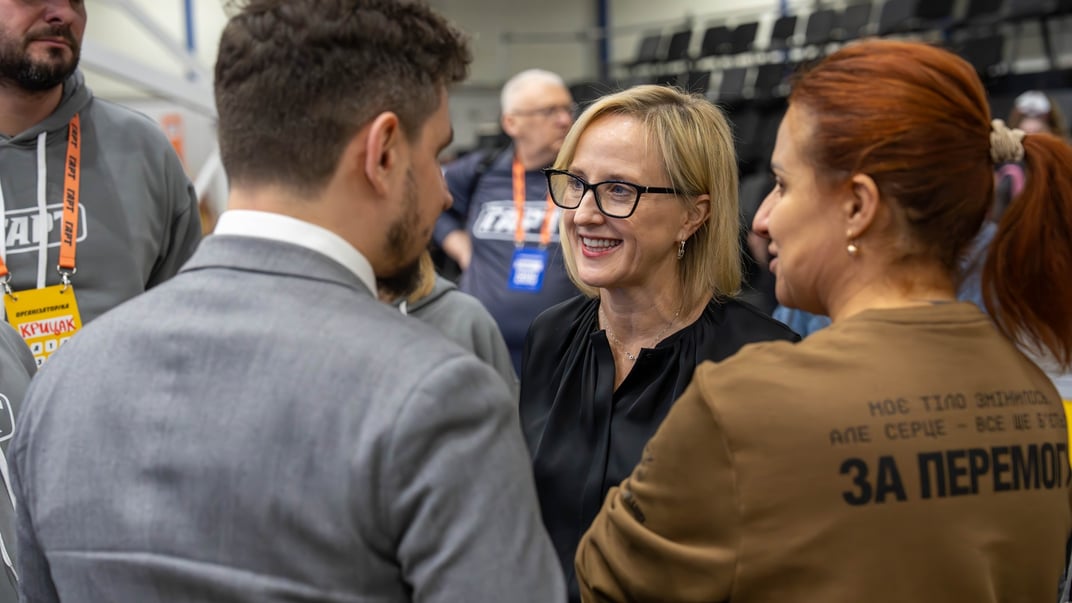 Посолка США в Україні Джулі Девіс