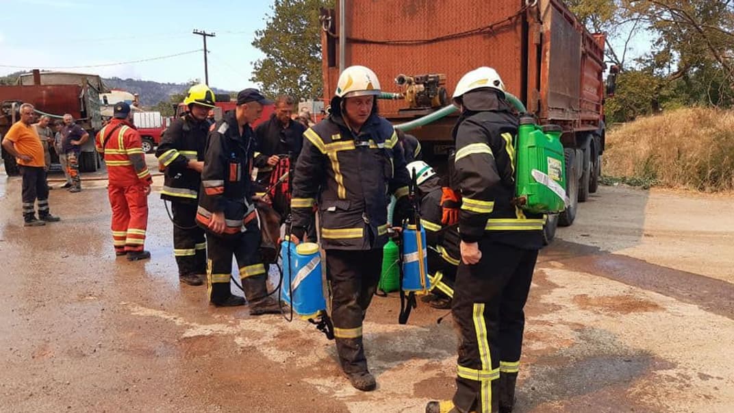 Українські вогнеборці, яких відправили на допомогу, врятували два селища