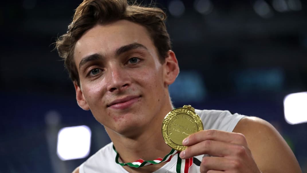 Шведский спортсмен Арман Дюплантис, который побил мировой рекорд Сергея Бубки по прыжкам с шестом. На этапе «Бриллиантовой лиги» в Риме он прыгнул на 6,15 метра, Рим, Италия, 17 сентября 2020 года