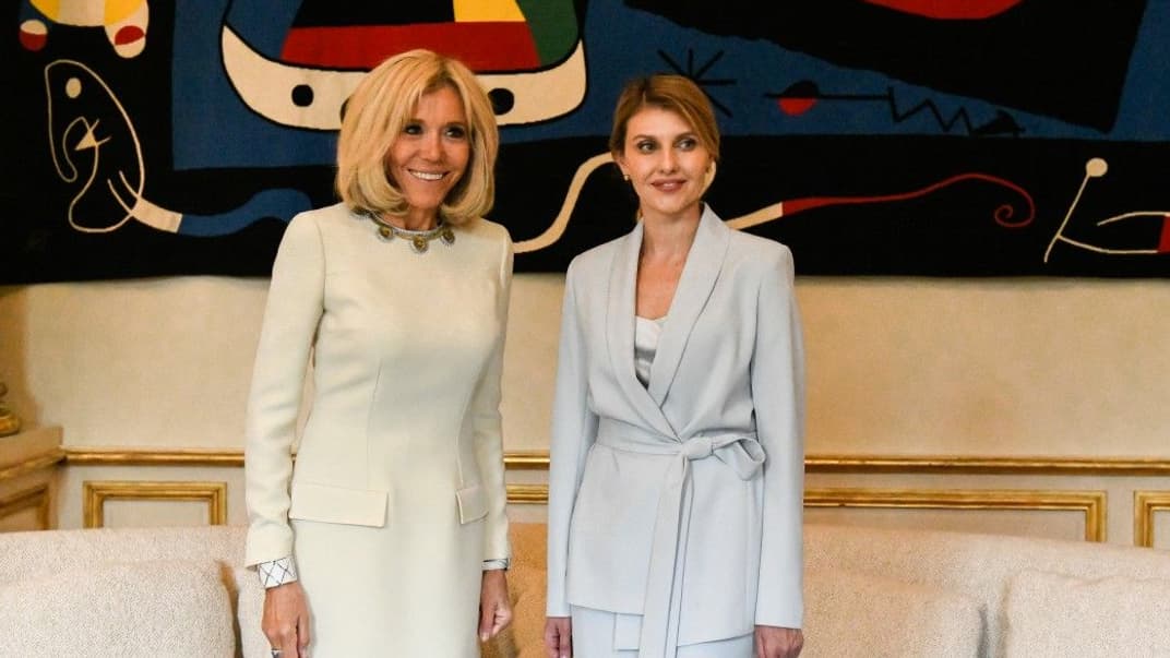 Брижит Макрон (слева) и Елена Зеленская (справа) в Елисейском дворце, Париж, Франция, 17 июня 2019 г.