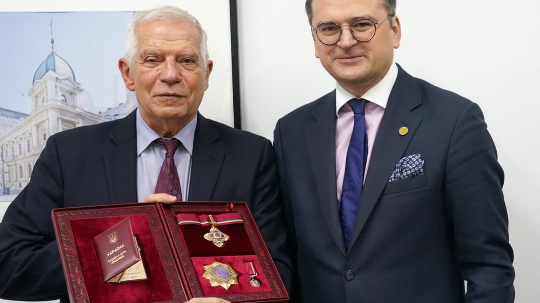 Головний дипломат ЄС Жозеп Боррель разом із міністром закордонних справ України Дмитром Кулебою, Лодзь, 1 грудня 2022 року