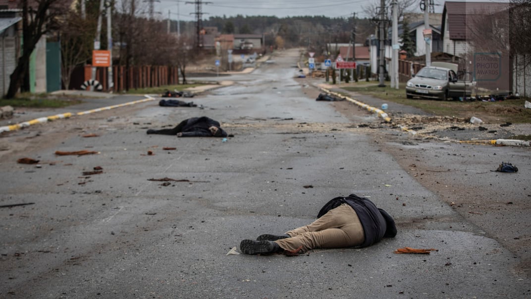 Тела убитых лежат на улице в Буче, 2022 год