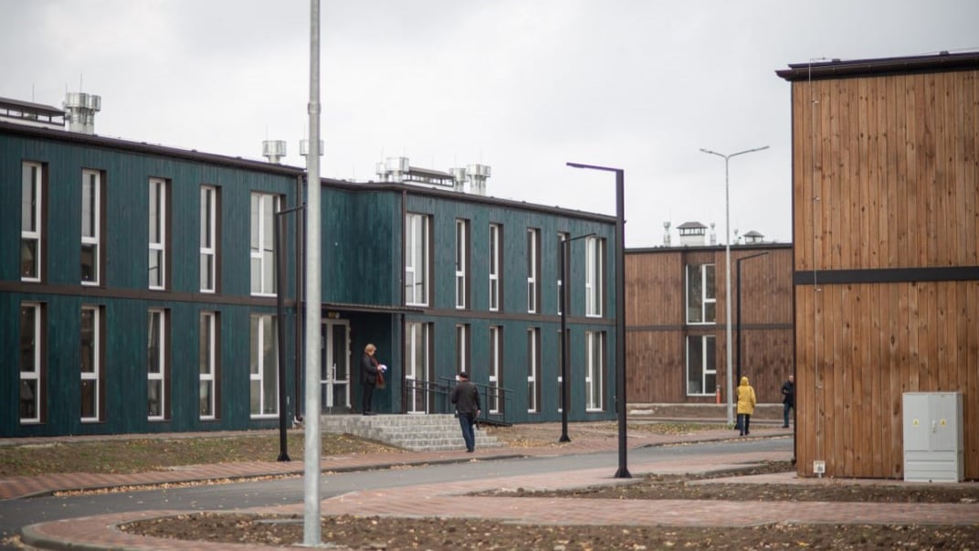 Ілюстративне фото. Модульне містечко для переселенців у Чернігові, відкрите за підтримки Товариства Червоного Хреста