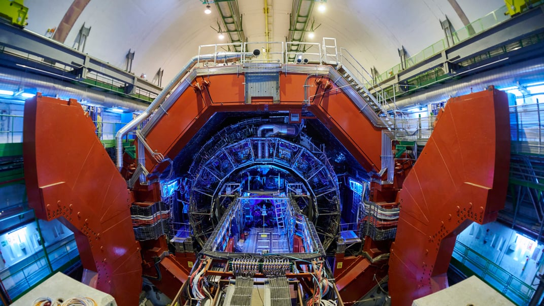 ALICE (A Large Ion Collider Experiment) — один із 6 детекторів у складі Великого адронного колайдера