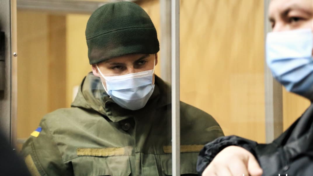 Підозрюваний нацгвардієць Артемій Рябчук, якому інкримінують вбивство співслужбовців, у залі Кіровського районного суду Дніпра 28 січня 2022 року