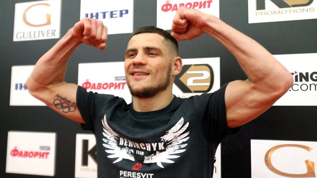 Боксер Денис Беринчик после открытой тренировки перед боксерским поединком, 20 декабря 2018 года